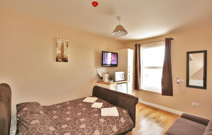 Central Studios Gloucester Road by Roomsbooked