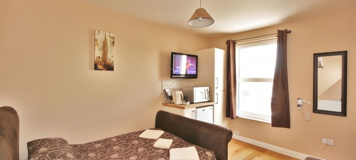 Central Studios Gloucester Road by Roomsbooked Hotels in Cheltenham