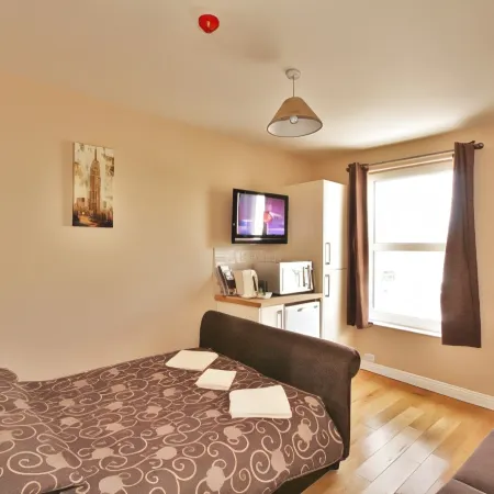 Central Studios Gloucester Road by Roomsbooked