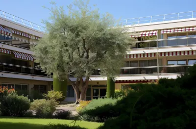 ザ オリジナルズ レジデンス レ ストレリチアス アンティーブ ジュアン レパン Port Vauban周辺のホテル