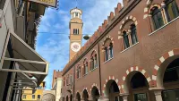 Piazza Erbe Lodge