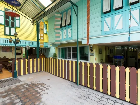 Samsen Sam Place