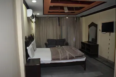 Hotel Khursheed Palace Hotels near Burj Noor Trading Centre