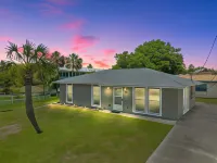 Sunny Daze Cottage 3 Bedroom Home Hotels near Daniels Shells