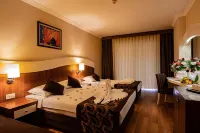 Throne Beach Resort & Spa Boztepe Mahallesi otelleri