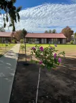 Outback Quarters Motel Hay and Restaurant - 3-Star