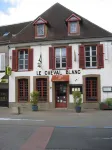 Logis Hotel Restaurant le Cheval Blanc Hotels in Charny