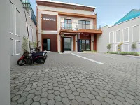 RedDoorz Syariah Near Alun Alun Tegal 2 فنادق في West Tegal