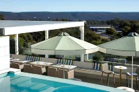 Astina Suites, Penrith - Infinity Pools