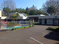 Durham Court Motor Inn - parking