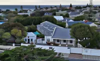 Sixteen Guesthouse on Main