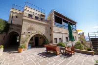 Canyon Cave Hotel - Airport Shuttle