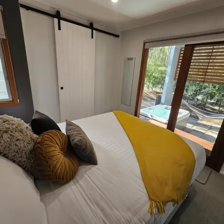 Tuckers Lane Boutique Accommodation Отели в г. Лавдейл