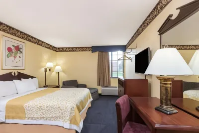 Days Inn & Suites by Wyndham Youngstown / Girard Ohio Hotels in Youngstown