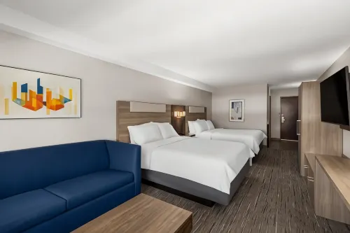 Holiday Inn Express Grove City - Premium Outlet Mall فنادق في Springfield Township