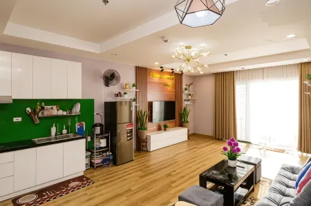 Can ho Studio Ban cong View bien Tms (Golden Wave) Отели в г. Куинён