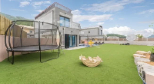 Pause Kids Pool Viila