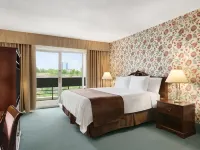 Travelodge by Wyndham Niagara Falls Fallsview Hotels in Niagara Falls