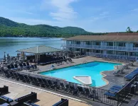 Georgian Lakeside Resort - Beach