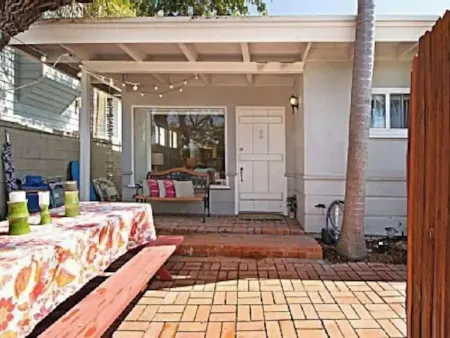 Surfside Cottage - 200 ft from the Sand Отели рядом с достопримечательностью «Торрей Пайнс Стейт Бич»