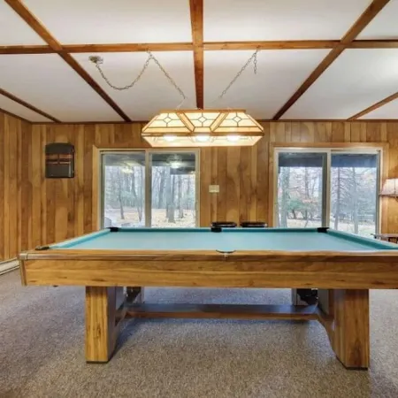 3-story Cabin in the Woods! Lake Harmony, 5BR, Firepit, Game Room, Wi-Fi, Deck