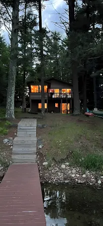 Beautiful 3 bed/2bath updated cabin w sandy swimmable frontage & great fishing.