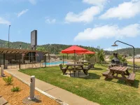 Lantern Inn Hotels in Hill City