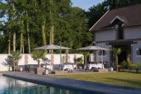 Chateau de La Resle - Design Hotels - Pool