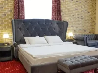 Dostoevsky Hotels near Millionka