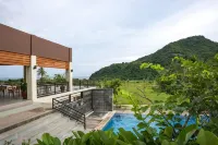 Maya Ocean Resort Hotel dekat Pantai Selong Belanak