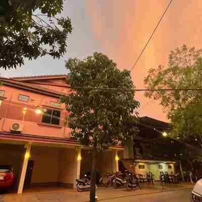 Por Chey Hotel Exterior