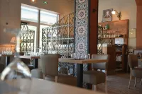 Hôtel le Grillon - breakfast