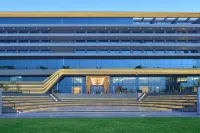 Gift City Club – A Member of Radisson Individuals Hotel dekat Akshardham Temple