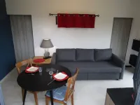 Independent gite with swimming pool in the heart of the Dordogne valley