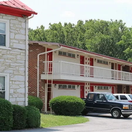 Hometown Inn Staunton Отели в г. Стьюартс Драфт