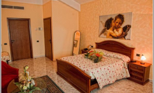 Demy Hotel - Housity