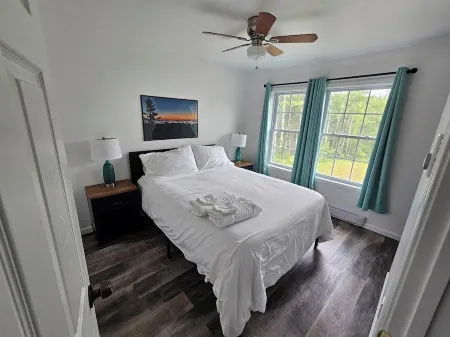 Acadia Villas!  2A Hunter's Way with EV Charger. Отели рядом с достопримечательностью «Заказник Кисма»