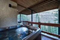 Valley Views, Hot Tub and Parking Included