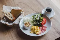 Taketa Ekimae Hostel Cue - Breakfast