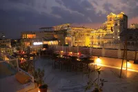 Thamla Haveli - Heritage Lake View Hotel