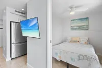 Charming 1-bedroom, Beachfront condo in fabulous Longboat Key steps to the beach