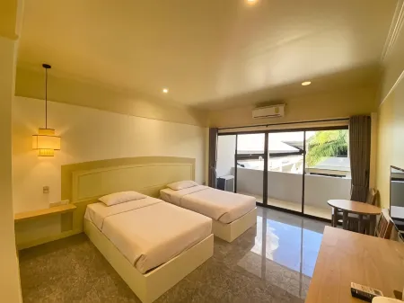 Golden Land Hotel