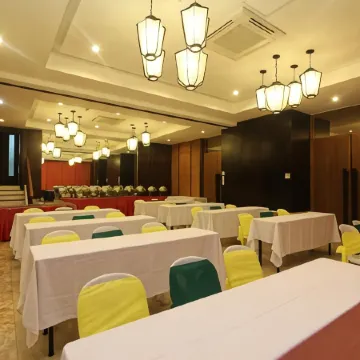 Crown Regency Beach Resort