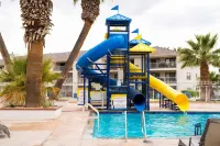 Top-Floor Condo with Pools, Water Slides, Hot Tub! - Homestays