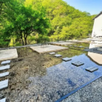 Sokcho Floating Whale Seorak Dojeok Waterfall Stay