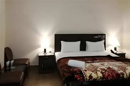 Fine Star Hotel Отели рядом с достопримечательностью «The Chenab Club»