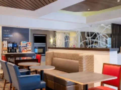 Holiday Inn Express & Suites CHICAGO-LIBERTYVILLE by IHG Hotels in Libertyville