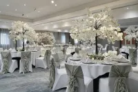 Delta Hotels by Marriott Manchester Airport - Pools