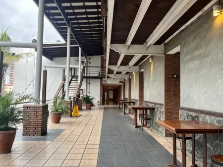 Mango Valley Hotel Отели в г. Субик-Бей