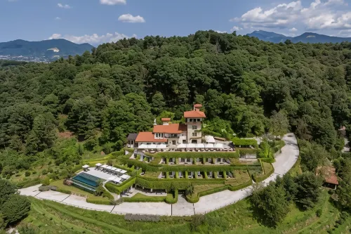 Tenuta de l'Annunziata - Natural Relais Hotels in Uggiate con Ronago